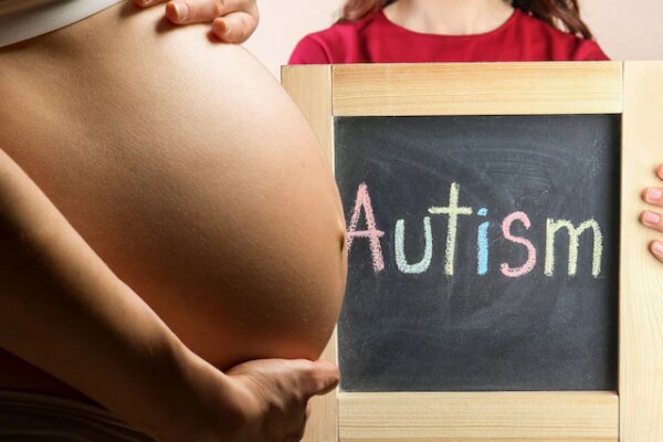 pregnancy mistakes: प्रेग्नेंसी की गलतियां जो बढ़ा सकती हैं बच्चे में ऑटिज्म का खतरा