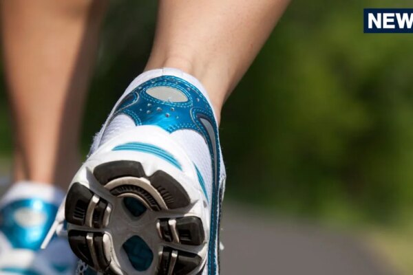 क्या पीछे की ओर चलने से वाकई गायब हो जाती है पेट की चर्बी? जानें क्यों लोग पार्कों में चल रहे हैं ‘उल्टा’, क्या है घुटनों से कनेक्शन