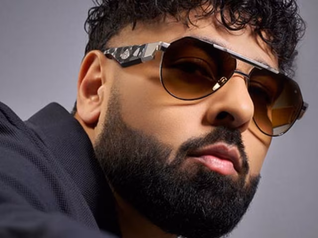 ‘टटीरी’ कंट्रोवर्सी के बीच लंदन पहुंचे बादशाह, ओ2 एरीना रचेंगे इतिहास, तस्वीर शेयर कर दिखाई झलक