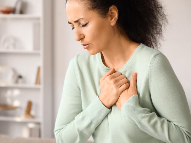 40 की उम्र में महिलाओं का कोलेस्ट्रॉल लेवल क्यों होने लगता है गड़बड़? कार्डियोलॉजिस्ट ने बताई वजह