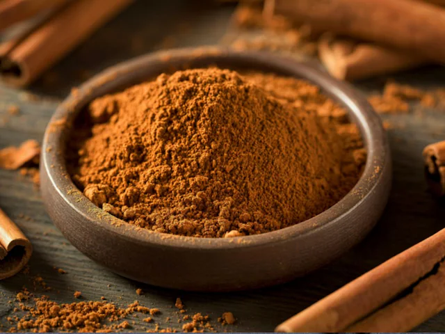 क्या खाली पेट दालचीनी खाने से कम हो सकता है कोलेस्ट्रॉल लेवल? आयुर्वेदिक डॉक्टर ने बताई हकीकत