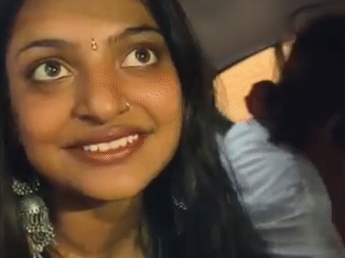 मोनालिसा ने मुस्लिम बॉयफ्रेंड फरमान खान से शादी की:परिवार के विरोध के बाद पुलिस से मांगी सुरक्षा, महाकुंभ मेले में हुईं थीं वायरल