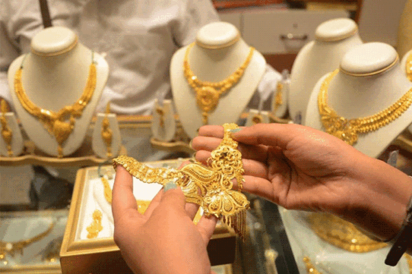 चांदी 2 दिन में ₹32 हजार सस्ती हुई:₹2.58 लाख किलो पर आई, 10 ग्राम सोना ₹7 हजार गिरकर ₹1.63 लाख का हुआ