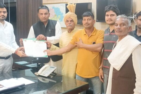 रोहतक में नेहरा खाप की बादशाह पर कार्रवाई की मांग:गाने में लड़कियों को स्कूल ड्रेस में नचाने पर आपत्ति; CM के नाम शिकायत दी