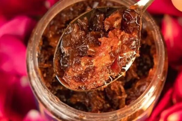 गर्मी में थकान, एसिडिटी और बेचैनी से परेशान? बस 1 चम्मच गुलकंद देगा तुरंत ठंडक और जबरदस्त राहत!