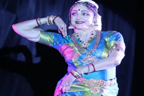 ‘घर के साथ अपनी पहचान भी जरूरी’, महिला दिवस पर हेमा मालिनी ने दिया गुरु मंत्र, बेटी ईशा देओल को मिली खास सीख