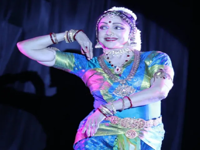 ‘घर के साथ अपनी पहचान भी जरूरी’, महिला दिवस पर हेमा मालिनी ने दिया गुरु मंत्र, बेटी ईशा देओल को मिली खास सीख