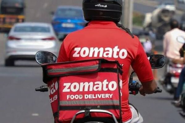 जोमैटो से खाना मंगवाना महंगा हुआ:प्लेटफॉर्म फीस 19% बढ़ाई, हर ऑर्डर पर ₹12.50 के बजाय अब ₹14.90 देने होंगे