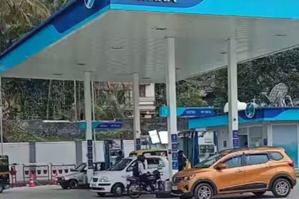 नायरा ने पेट्रोल ₹5 और डीजल ₹3 महंगा किया:भोपाल में एक लीटर पेट्रोल ₹112 और डीजल ₹95 का हुआ, कच्चा तेल महंगा होना वजह