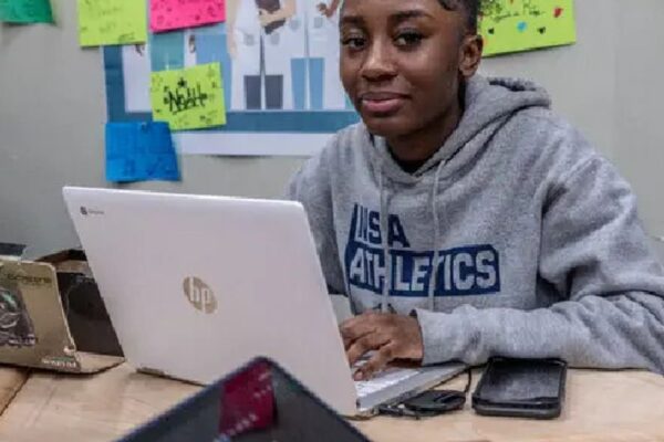 स्कूल में ‘एआई का ड्राइविंग लाइसेंस’:शिक्षक चैट्बॉट्स का सही इस्तेमाल करना सिखा रहे ताकि कमान छात्रों के हाथ में रहे, वॉशिंगटन पार्क स्कूल ने शुरू किया अनूठा कोर्स