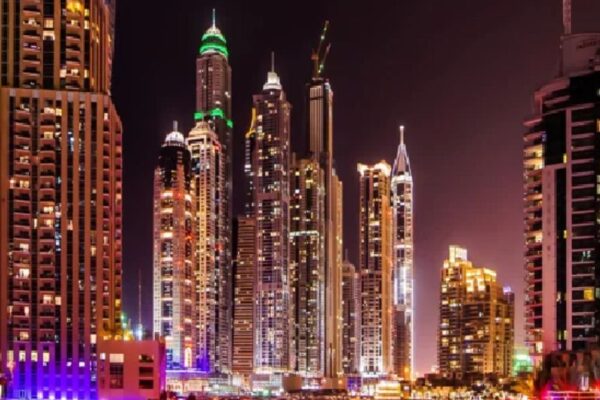 लग्जरी प्रॉपर्टी वाले निवेशकों का पैसा फंसा:अमेरिका-ईरान युद्ध में झुलस रहे दुबई में विला-अपार्टमेंट की मांग घटी; 2-4 करोड़ की छूट, फिर भी नहीं मिल रहे खरीदार