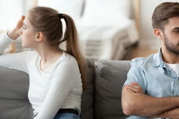 घूमने-खाने जैसी सलाह एआई से लेना आपसी उलझन बढ़ा रहा:एआई चैटबॉट शक, गुस्सा और अहंकार जैसे इंसानी गुण दिखा रहा; गलत सलाह से रिश्तों में बढ़ रही दरारें, आपसी बातचीत ही समाधान