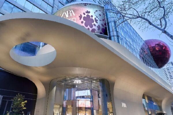 जारा ने चीन में आधी दुकानें बंद की:फास्ट फैशन की जंग में चीनी ब्रांड शीन-टेमू को दी मात, प्रीमियम कस्टमर पर फोकस, रिकॉर्ड 4.3 लाख करोड़ की बिक्री