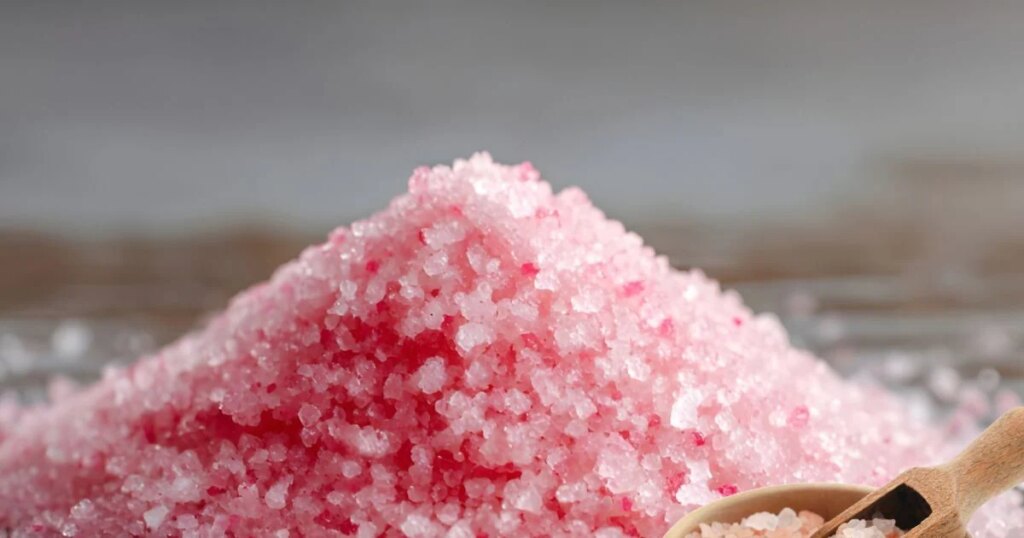 सफेद नमक या गुलाबी नमक? जानिए कौन सा है ज्यादा फायदेमंद, आयुर्वेद में जानें हेल्थ बेनिफिट्स