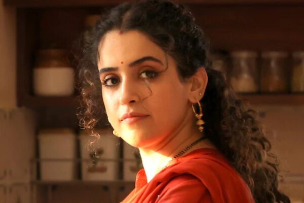 सान्या मल्होत्रा ने खरीदा आलीशान घर, 10 साल बाद पूरा हुआ एक्ट्रेस का सपना, वायरल हो रही गृहप्रवेश की फोटोज