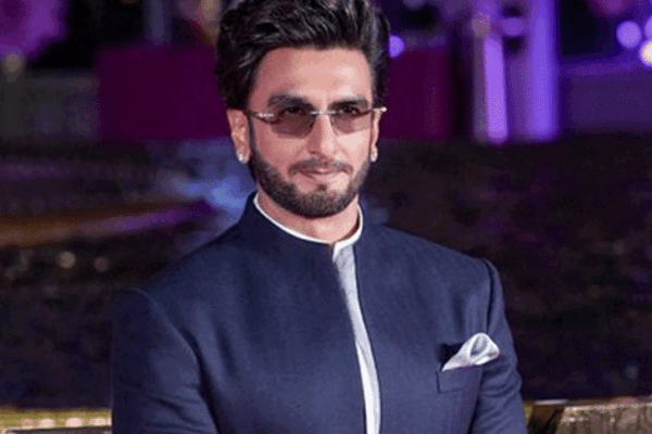 रणवीर सिंह ने मोहन भागवत से मुलाकात की:नागपुर में रेशिमबाग स्मृति मंदिर पहुंचे, RSS के संस्थापक हेडगेवार को श्रद्धांजलि दी