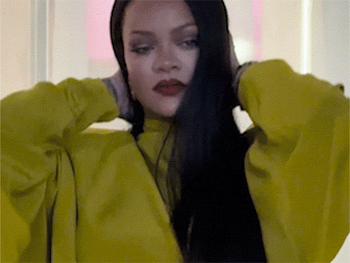 मुंबई में फेंटी ब्यूटी के इवेंट में शामिल हुईं रिहाना:सिंगर ने हिंदी में कहा शुक्रिया, ईशा अंबानी के साथ तस्वीर क्लिक करवाई