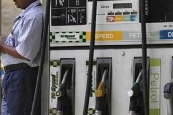 पेट्रोल ₹18 और डीजल ₹35 महंगा हो सकता है:बंगाल सहित 5 राज्यों में चुनाव के बाद बढ़ सकते हैं दाम, तेल कंपनियां नुकसान में