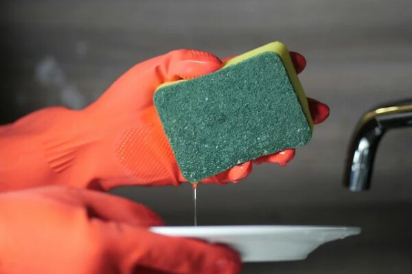 किचन में रखी ये चीज टॉयलेट सीट से भी ज्यादा गंदी, जानलेवा बीमारी का खतरा, तुरंत सुधारें ये गलती