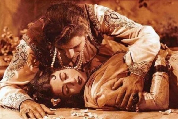 ‘मुगल-ए-आजम’ के सेट पर नहीं था 1 भी टॉयलेट, पानी पीना छोड़ देते थे कलाकार, वहीदा रहमान-महमूद ने शुरू की अनोखी पहल