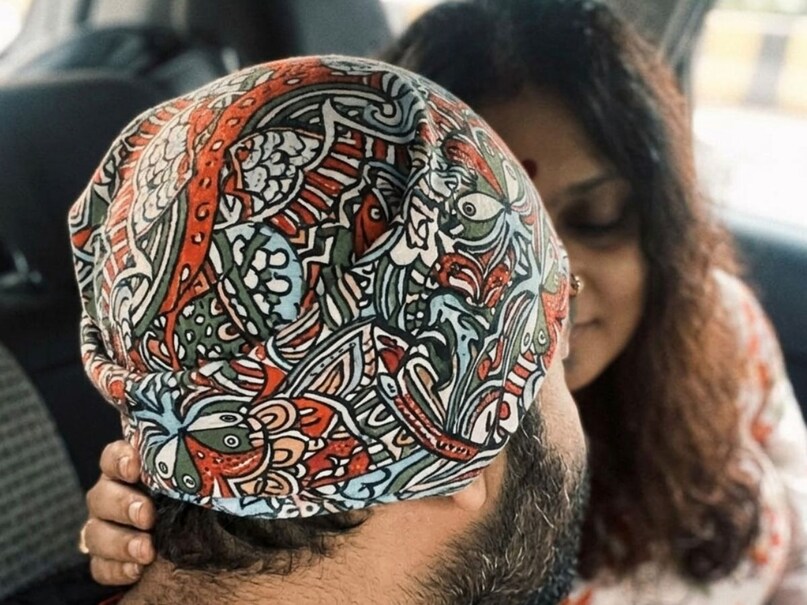 तलाक के बाद तड़प रहा था सिंगर, तलाकुशुदा दोस्त ने थाम लिया हाथ, बना लिया दूसरी पत्नी, अब रोमांटिक फोटोज वायरल