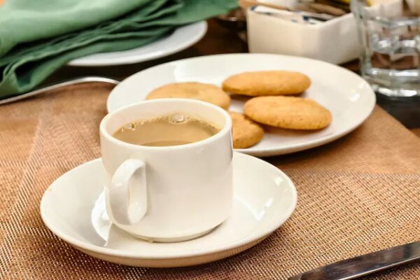 चाय के साथ बिस्किट खाने से कौन-कौन सी बीमारियां हो सकती हैं? ऐसे लोग भूलकर भी न करें सेवन