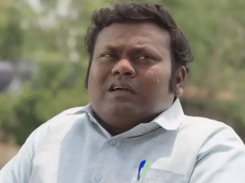 जातिवाद पर छलका 'पंचायत' एक्टर का दर्द:विनोद सूर्यवंशी बोले- आज भी मंदिर में नहीं मिलती एंट्री; होटल में धोनी पड़ी थीं अपनी प्लेटें