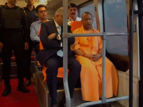 योगी टाटा की 10 लाखवीं गाड़ी में घूमे:बोले- ये गाड़ियां हमारी जिंदगी का हिस्सा, लखनऊ से 15 देशों में एक्सपोर्ट होती हैं