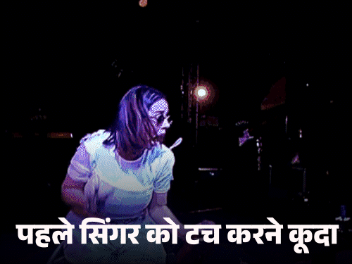 सुनंदा शर्मा को छूने आए स्टूडेंट ने माफी मांगी:कान पकड़कर बोला- इंटेंशन गलत नहीं थी, सिंगर बोलीं- प्यार जताने का ये तरीका गलत