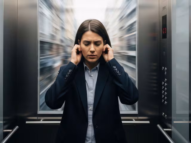 लिफ्ट से ज्यादा ऊपर जाते वक्त आपके भी कान बंद हो जाते हैं? क्या है इसकी वजह, हर दिन होने लगे तो क्या करें