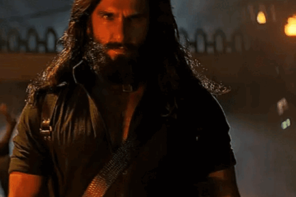 धुरंधर 2 देखने पहुंचे प्रभास और संदीप रेड्डी वांगा:थिएटर में मुस्कुराते नजर आए प्रभास; संदीप ने फिल्म की आलोचना करने वालों को दिया जवाब