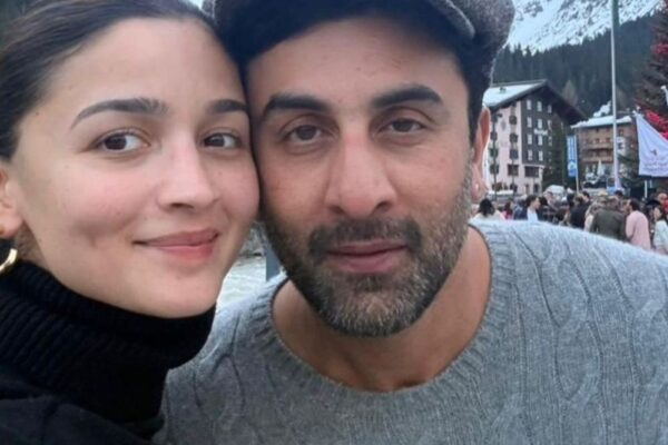 रणबीर-आलिया की शादी की चौथी एनिवर्सरी:बर्फबारी के बीच सेलब्रैशन की तस्वीरें शेयर की; एक्ट्रेस ने लिखा- तू साथ है तो दिन रात है