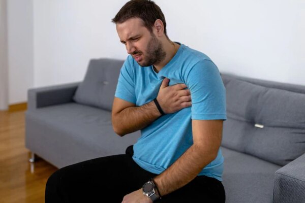 उम्र 30 के पार और पीते हैं सिगरेट? तुरंत भागें डॉक्टर के पास, वरना हार्ट अटैक का हो जाएंगे शिकार