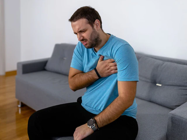 उम्र 30 के पार और पीते हैं सिगरेट? तुरंत भागें डॉक्टर के पास, वरना हार्ट अटैक का हो जाएंगे शिकार