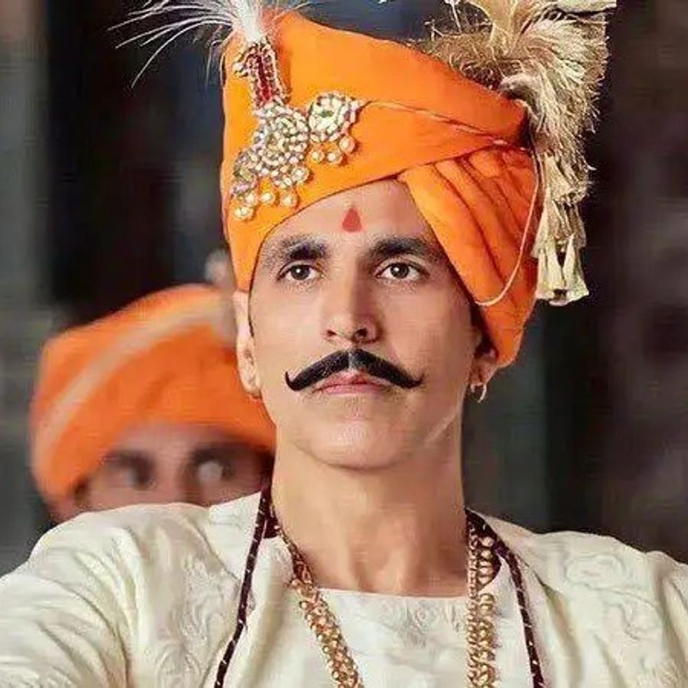 नकली मूंछ पर अक्षय कुमार ने मांगी माफी:बोले- फिल्म 'पृथ्वीराज' में वैसी मूंछें उगना मुमकिन नहीं था; फैंस को बुरा लगा तो सॉरी