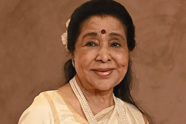 सिंगर आशा भोसले अस्पताल में भर्ती:ज्यादा थकान और छाती के इन्फेक्शन से बिगड़ी तबीयत; पोती जनाई ने दी हेल्थ अपडेट