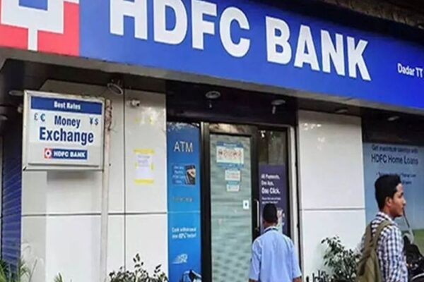 HDFC बैंक का मुनाफा 9% बढ़कर ₹19,221 करोड़ हुआ:मार्च तिमाही में रेवेन्यू भी 5% बढ़ा; बैंक हर शेयर पर ₹13 का डिविडेंड देगा