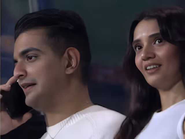 IPL मैच में हाथों-हाथ पकड़े गए रणबीर इलाहाबादिया, ‘गर्लफ्रेंड’ बोलकर खुद ही खोल दिया राज!