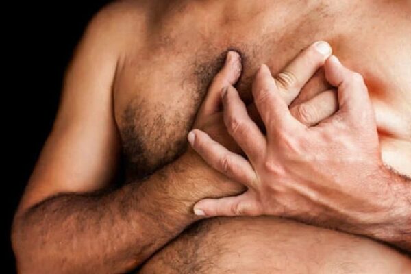 मर्दो में भी होता है ब्रेस्ट कैंसर, मर्दानगी के चक्कर में न करें नजरअंदाज, 5 संकेत दिखें तो तुरंत कराएं इलाज