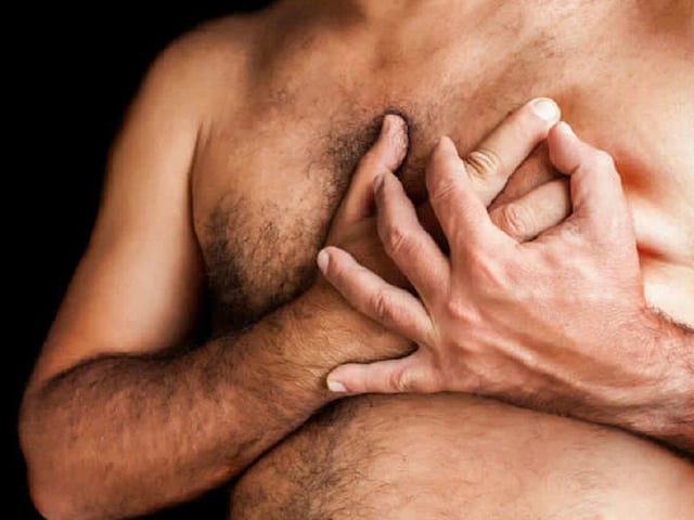 मर्दो में भी होता है ब्रेस्ट कैंसर, मर्दानगी के चक्कर में न करें नजरअंदाज, 5 संकेत दिखें तो तुरंत कराएं इलाज