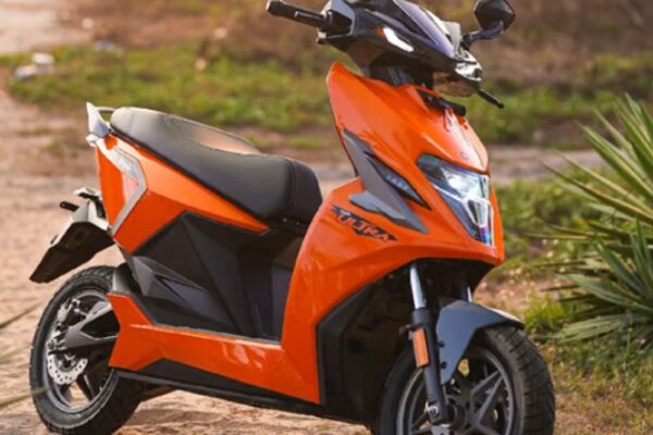 सिंपल अल्ट्रा ई-स्कूटर ₹2.35 लाख में लॉन्च:एक बार चार्ज करने पर400km चलेगा, यह देश में सबसे ज्यादा रेंज वाला स्कूटर