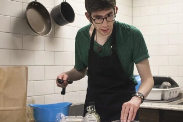 ऑटिज्म से जूझ रहे युवा बेहतर शेफ साबित हो रहे:कुकिंग जॉब्स में छिपी संभावनाओं को तराशने के लिए ‘शेफ्स ऑन द स्पेक्ट्रम’ पहल