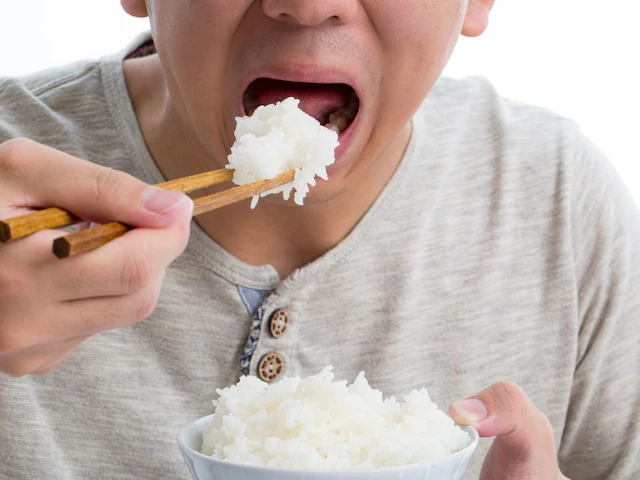 दुबले-पतले लोगों को रात में नहीं खाना चाहिए चावल, जानें राइस खाने का आयुर्वेदिक नियम