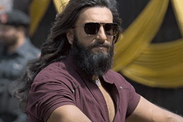 धुरंधर फ्रेंचाइजी ने फिल्म इंडस्ट्री को दी नई जान:कंगना बोलीं- बॉलीवुड देश से कट रहा था, रणवीर की मूवी ने जगाई उम्मीद