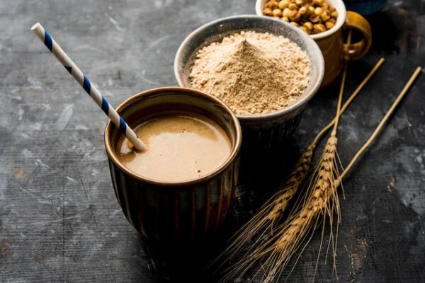 गर्मियों में बिना एसी के भी शरीर रहेगा ठंडा, चना पीसकर बना लें यह देसी ड्रिंक, 2 मिनट में ऐसे करें तैयार