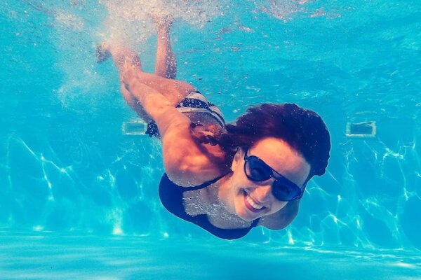 गर्मियों में स्विमिंग करने का है प्लान? डॉक्टर की बताई 4 बातों का रखें ध्यान, नहीं होगी आंखों की समस्या