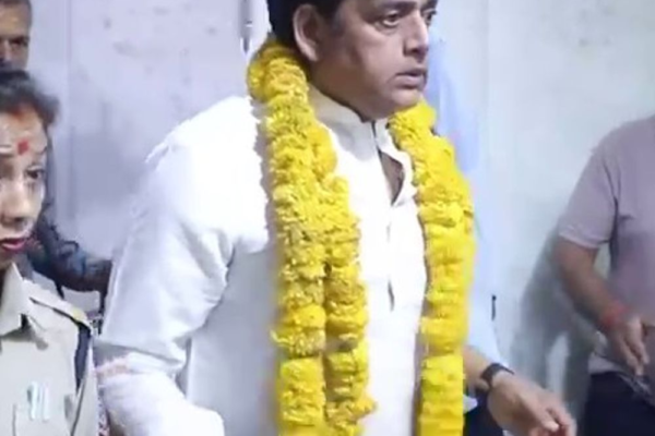 महाकाल की शरण में सांसद-एक्टर रवि किशन:भस्म आरती के बाद किए दिव्य दर्शन, गोरखपुर की खुशहाली की मांगी कामना
