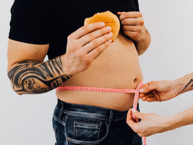 दिन में 4 बार खाना खाया, फिर भी 2 महीने में घटा लिया 12 किलो वजन ! शख्स ने बताया अनोखा वेट लॉस प्लान