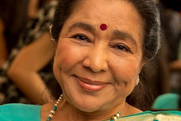 आशा भोसले को हार्ट अटैक आया:ब्रीच कैंडी हॉस्पिटल के ICU में भर्ती, अस्पताल या परिवार ने ऑफिशियल बयान नहीं दिया