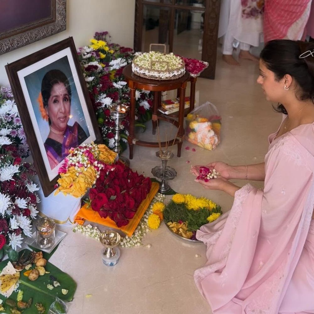 आशा भोसले को पोती जनाई भोसले ने दी श्रद्धांजलि:लिखा- यह आखिरी राज जिसे हम साथ साझा कर रहे, इससे पहले कि आप विदा हो जाएं